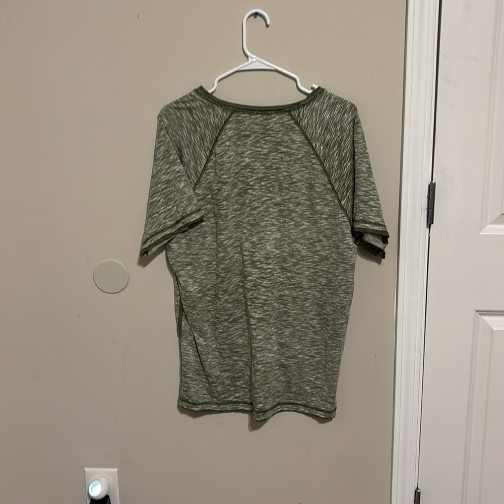 Excellent condition t shirt. - Picture 2 of 3